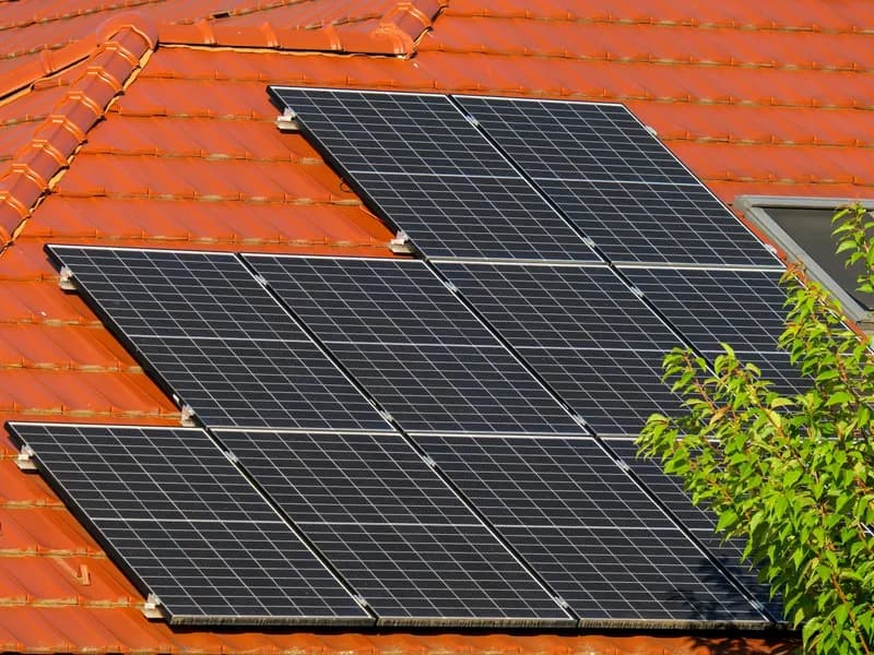 16 Zonnepanelen op eengezinswoning